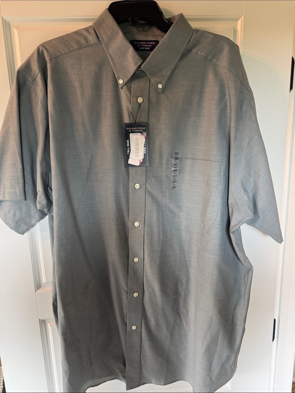 Roundtree & Yorke Men's Short-Sleeve Button-Down Shirt in Gray